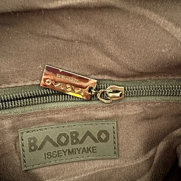 BAO BAO ISSEY MIYAKE Holographic Geometric Prism PVC Backpack Drawstring Flap - Picture 6 of 9